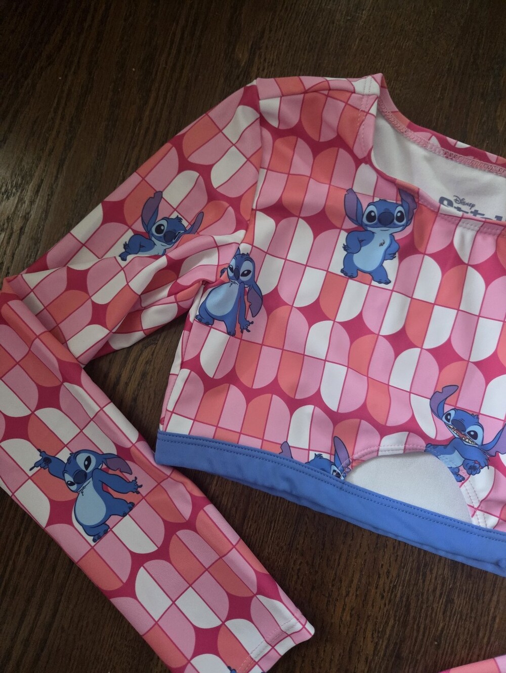 New Girls Stitch Medium Rashguard - Picture 3 of 6